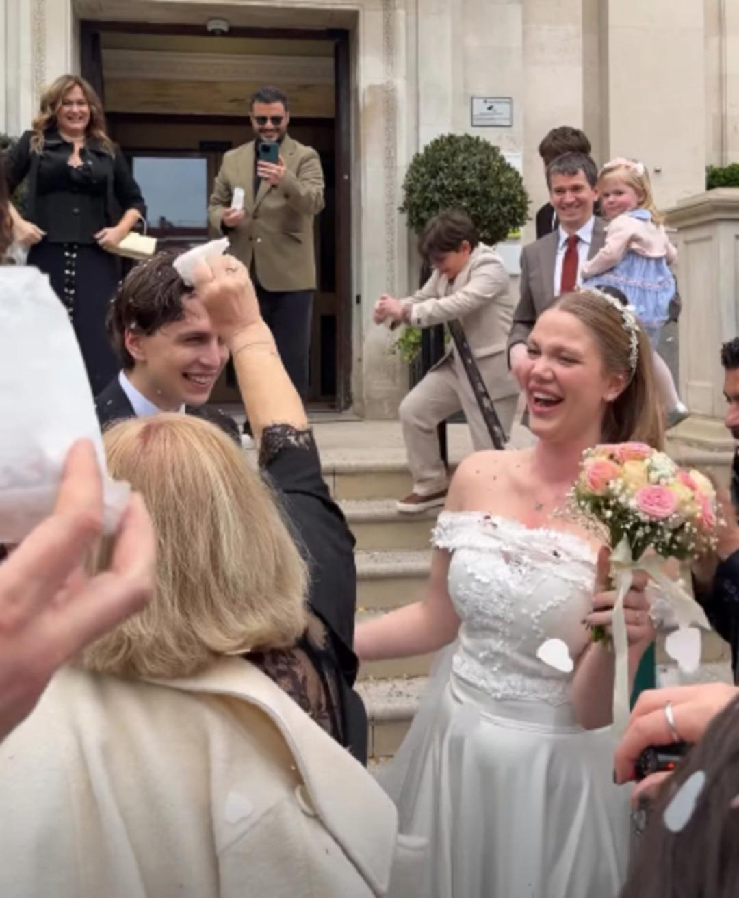 Ş&ouml;hretin zirvesindeyken &uuml;lkeyi terk etmişti! Serel Yereli sessiz sedasız evlendi! &Uuml;nl&uuml; isimler d&uuml;ğ&uuml;ne gitti 3