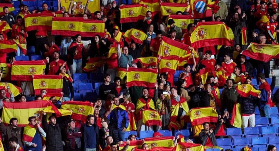 Son dakika spor haberleri | İspanya-Mısır ma&ccedil;ında skandal! Trib&uuml;nlerden akıl almaz tezah&uuml;rat: Oyuncular bile şaştı 1