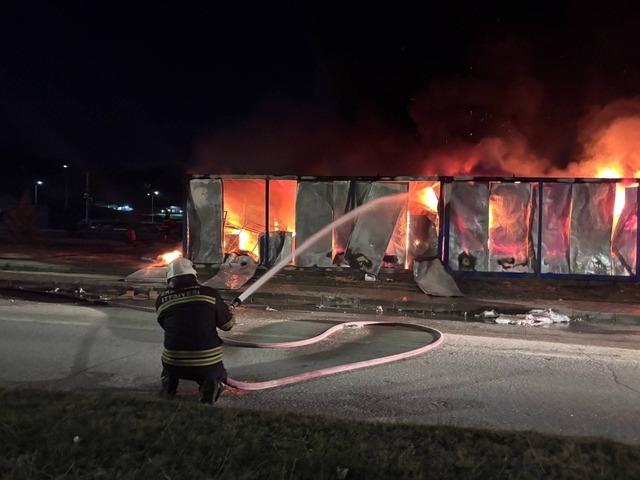 Erzincan&rsquo;da iş&ccedil;i konteynerlerinde yangın paniği 4