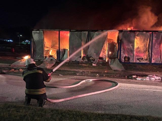 Erzincan&rsquo;da iş&ccedil;i konteynerlerinde yangın paniği 3