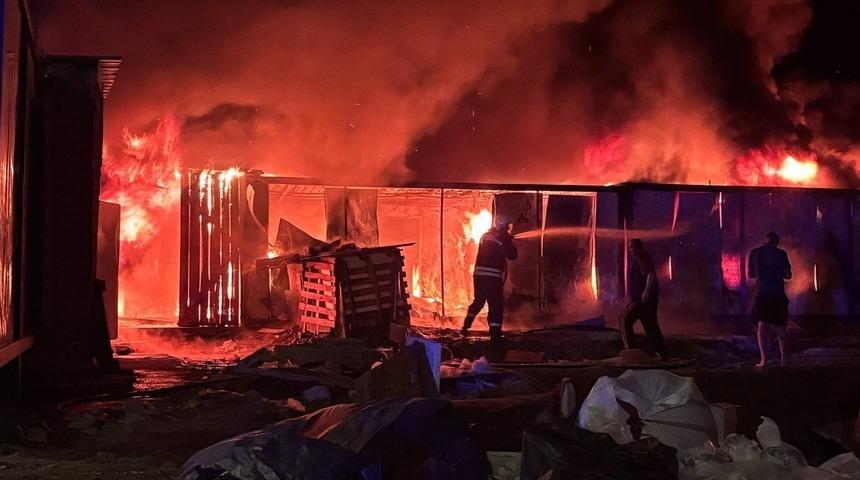 Erzincan&rsquo;da iş&ccedil;i konteynerlerinde yangın paniği