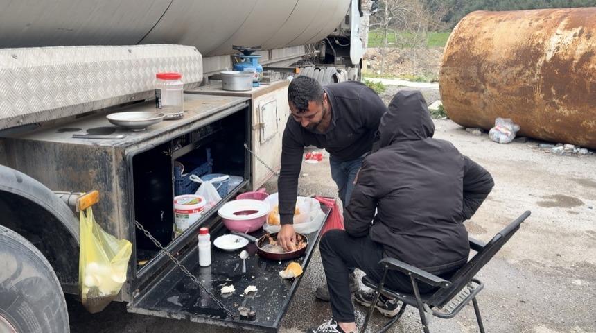 Osmaniye&rsquo;de şof&ouml;rlerin zorlu n&ouml;beti: 12 g&uuml;nd&uuml;r y&uuml;kler boşaltılmadı