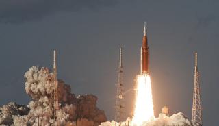 54 yıl sonra g&ouml;ky&uuml;z&uuml;nde tarihi an!