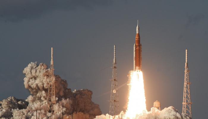 54 yıl sonra g&ouml;ky&uuml;z&uuml;nde tarihi an!