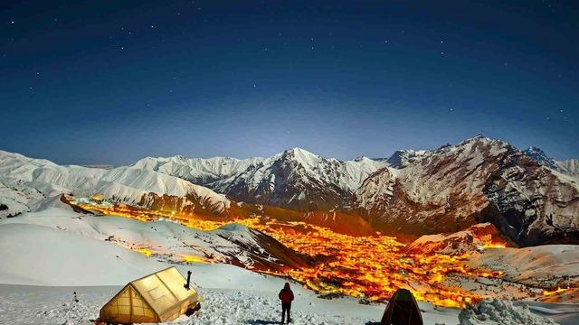 Hakkari manzarası geceye damga vurdu