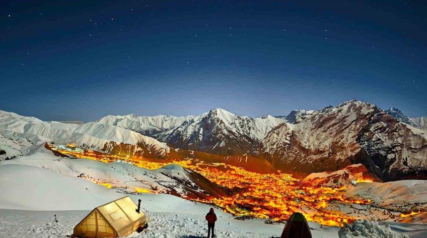 Hakkari manzarası geceye damga vurdu