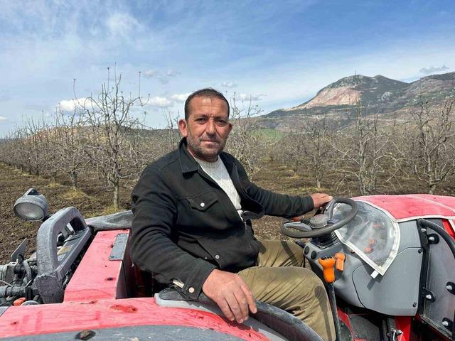 Bursa&rsquo;da y&uuml;zlerce d&ouml;n&uuml;m şeftali ve armut bah&ccedil;esi su altında 6