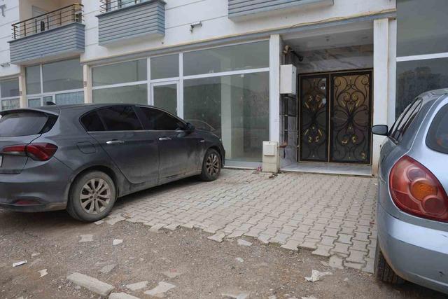 Ellerindeki oyuncak silahla 11 yaşındaki &ccedil;ocuğun &ouml;n&uuml;n&uuml; kesen 3 akranı para istedi 6