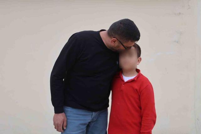 Ellerindeki oyuncak silahla 11 yaşındaki &ccedil;ocuğun &ouml;n&uuml;n&uuml; kesen 3 akranı para istedi 4