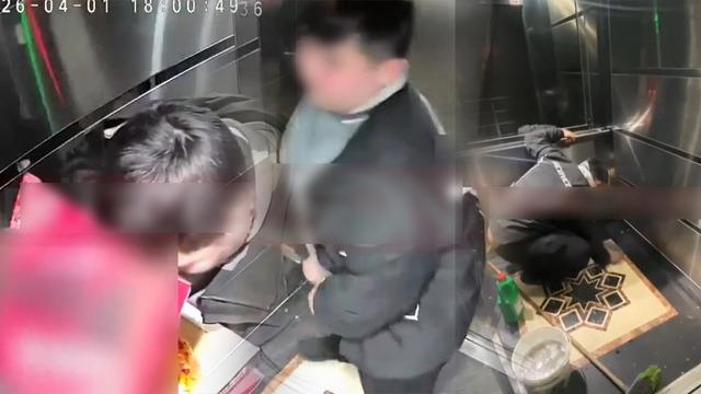 Pizza siparişinde kurye skandalı! Asansördeki görüntüler mide bulandırdı