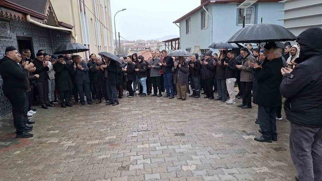 Hisarcık’tan 21 kişilik umre kafilesi dualarla uğurlandı