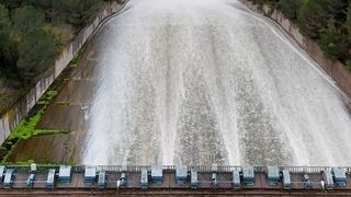 18 yıl sonra doldu! Barajdan kontrollü su tahliyesi başladı