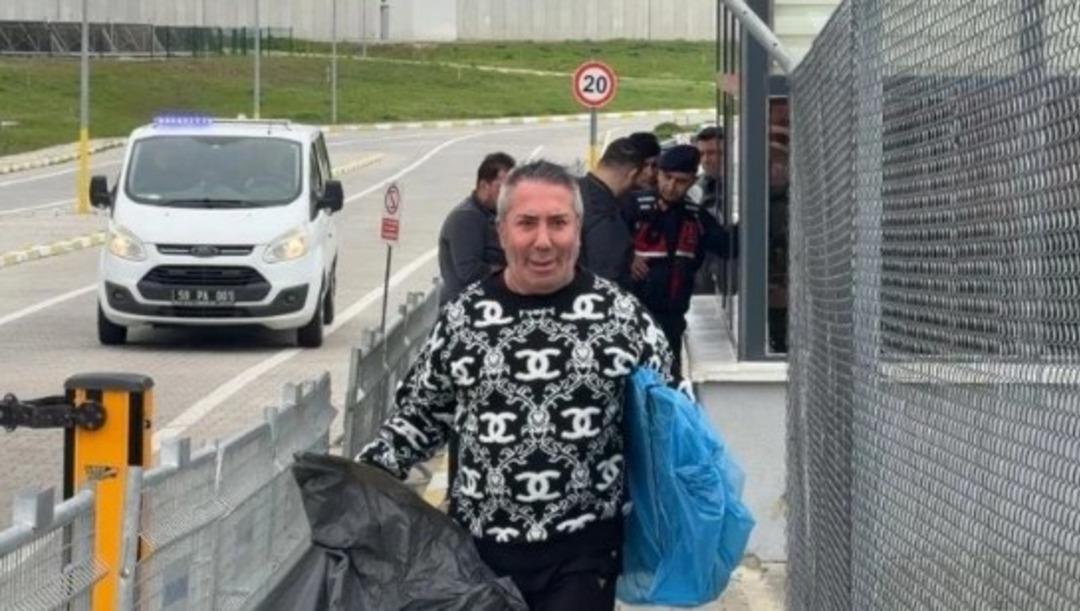 102 g&uuml;n sonra tahliye edildi! Murat &Ouml;v&uuml;&ccedil; &uuml;n son hali g&uuml;ndem oldu 1