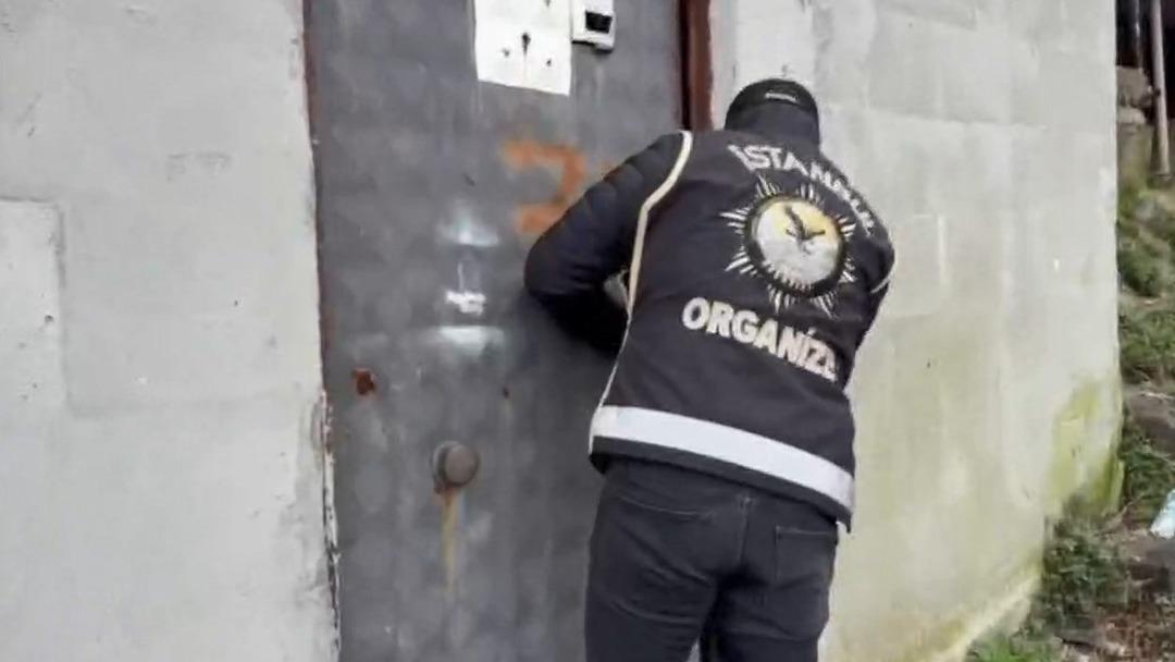 İstanbul Emniyeti kıskıvrak yakaladı! Silah ka&ccedil;ak&ccedil;ılarına operasyon: Ticari taksi detayı 2