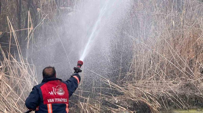 Van&rsquo;da sazlık alanda yangın