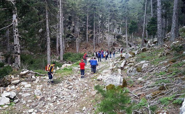 Mantar toplarken 30 metreden düşen iki kişi, 6 saatte kurtarıldı