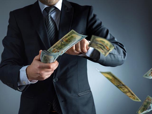 En zengin 10 milyarderden 7'sinin serveti eridi