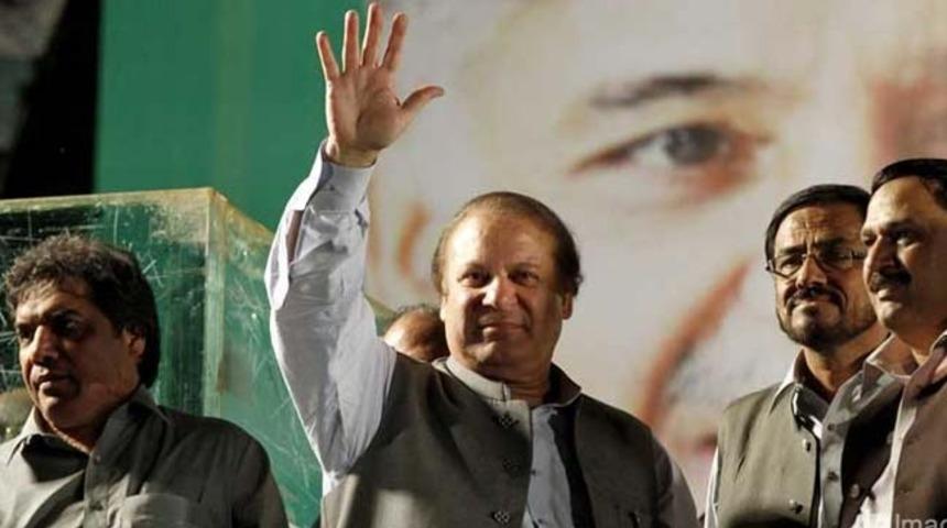 Eski Pakistan Başbakanı Navaz Şerif ömür boyu siyasetten men edildi