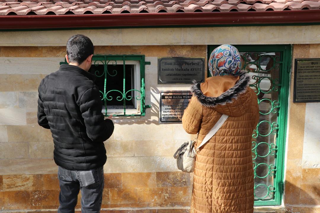 Ne yıkabildiler, ne taşıyabildiler! Hastane bah&ccedil;esinde gizemli t&uuml;rbe 6