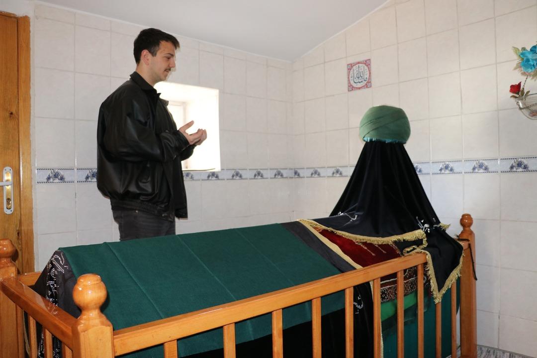 Ne yıkabildiler, ne taşıyabildiler! Hastane bah&ccedil;esinde gizemli t&uuml;rbe 1