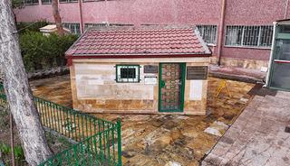 Ne yıkabildiler, ne taşıyabildiler! Hastane bah&ccedil;esinde gizemli t&uuml;rbe