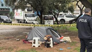 Antalya'da parkta &ccedil;adırda yaşayan kişi &ouml;l&uuml; bulundu