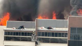 Bursa'da çatı katında can pazarı! Yangında mahsur kaldılar 