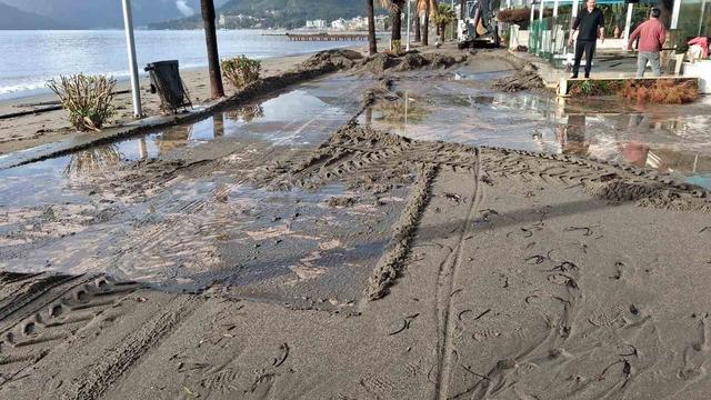 Marmaris&rsquo;te sağanak ve fırtına etkili oldu 4