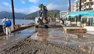 Marmaris&rsquo;te sağanak ve fırtına etkili oldu