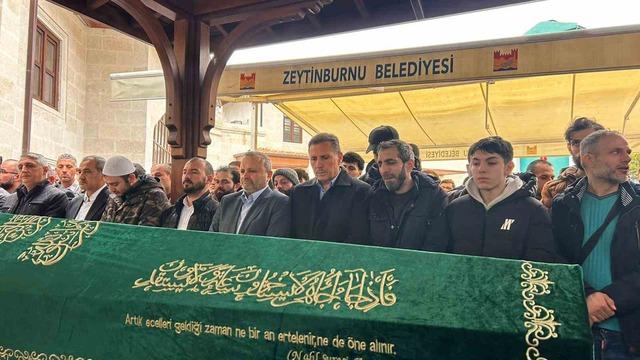 Babadan küçük kızına acı dolu veda: Kızının tabuta sarılarak gözyaşlarına boğuldu