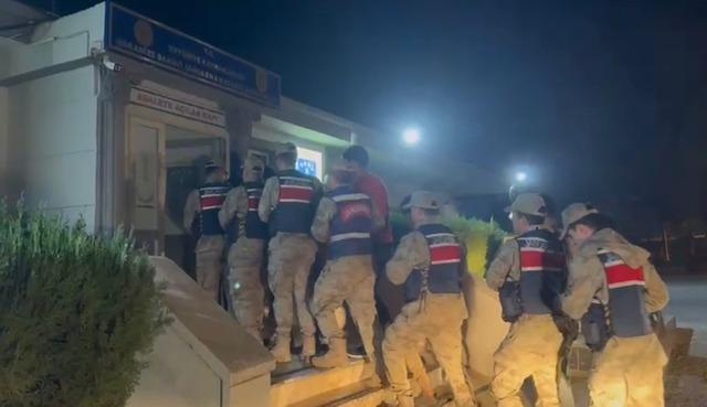 Şanlıurfa&rsquo;da g&ouml;&ccedil;men ka&ccedil;ak&ccedil;ılığı operasyonu: 18 organizat&ouml;r yakalandı 1