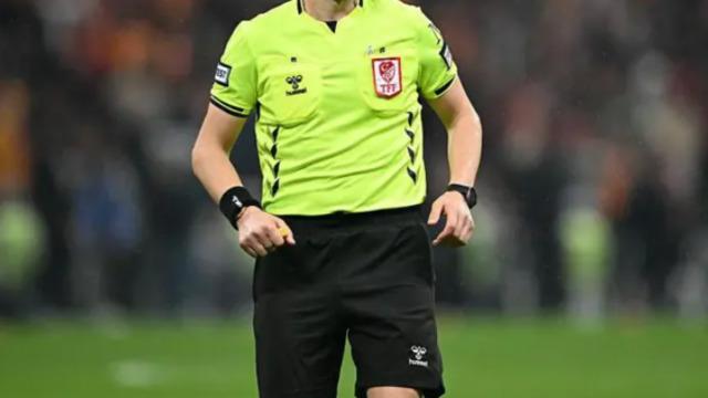 SON DAKİKA: Fenerbahçe-Beşiktaş ve Trabzonspor-Galatasaray maçının hakemleri açıklandı!