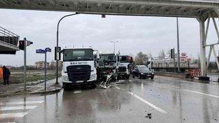Çubuk’ta beton mikserleri çarpıştı: 1 yaralı