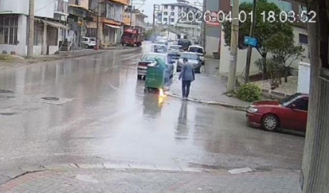 &Ccedil;&ouml;pe atılacak batarya işletmecinin elinde alev aldı 1