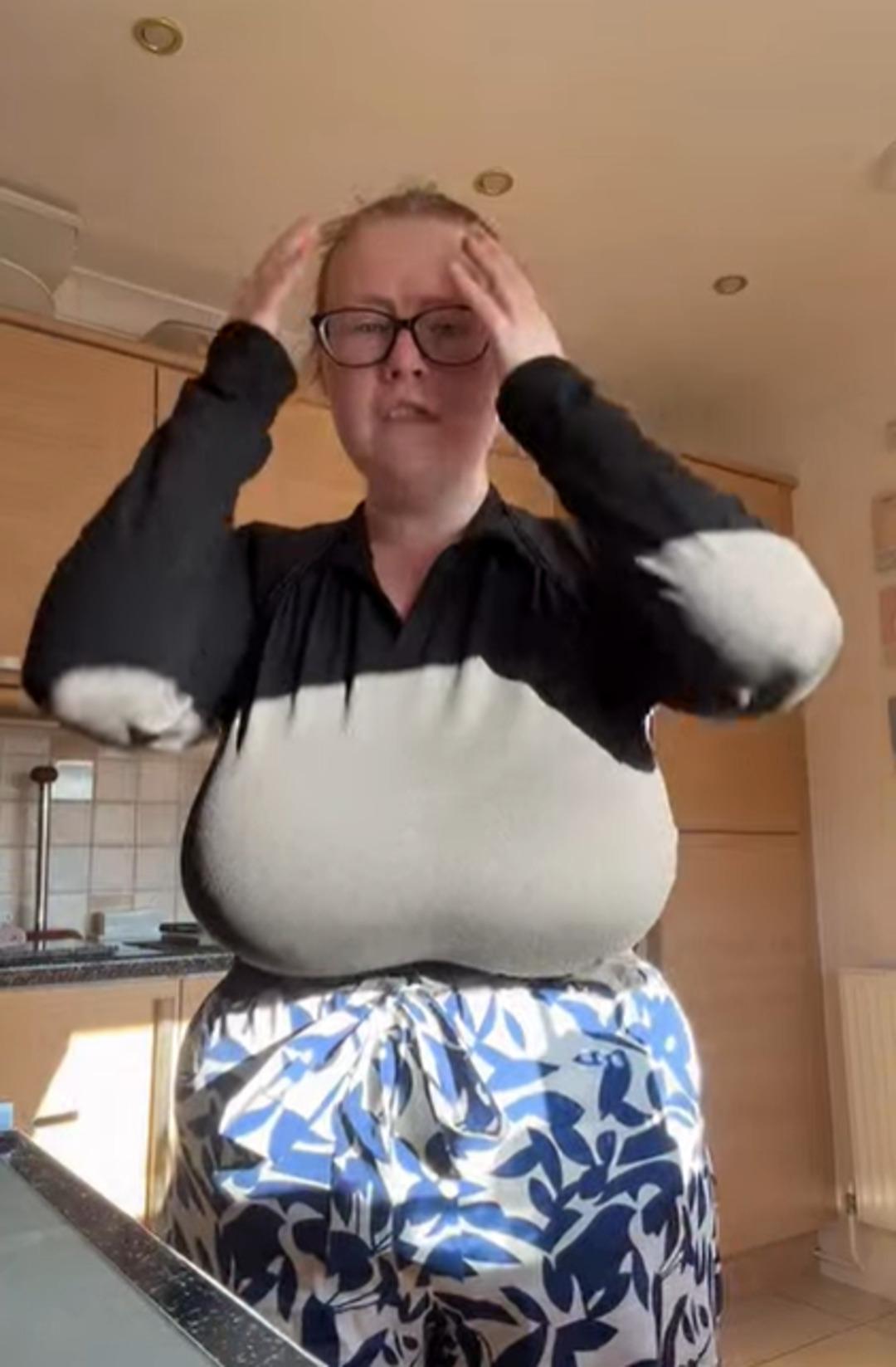 G&ouml;ğ&uuml;sleri  yapay zeka  sanıldı: Sosyal medya hesapları kapatıldı! 1