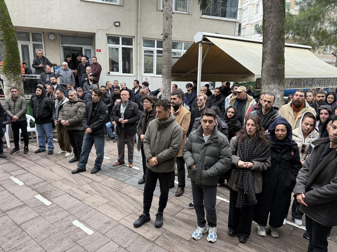 Eşref R&uuml;ya oyuncusu Ramazan Tetik son yolculuğuna uğurlandı! G&ouml;zyaşları sel oldu 3