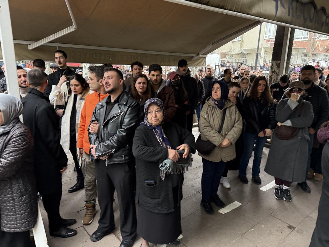Eşref R&uuml;ya oyuncusu Ramazan Tetik son yolculuğuna uğurlandı! G&ouml;zyaşları sel oldu 4