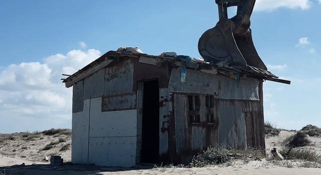 Adana da ka&ccedil;ak yapıların yıkımı s&uuml;r&uuml;yor 5