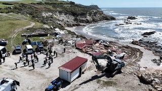 Adana'da kaçak yapıların yıkımı sürüyor
