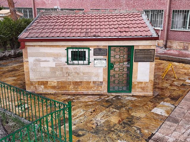 Hastane bah&ccedil;esinde t&uuml;rbe: Rivayetleriyle dikkat &ccedil;ekiyor