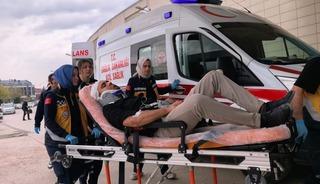 İş yerine sopalarla girip ortalığı savaş alanına &ccedil;evirdiler: 4 yaralı