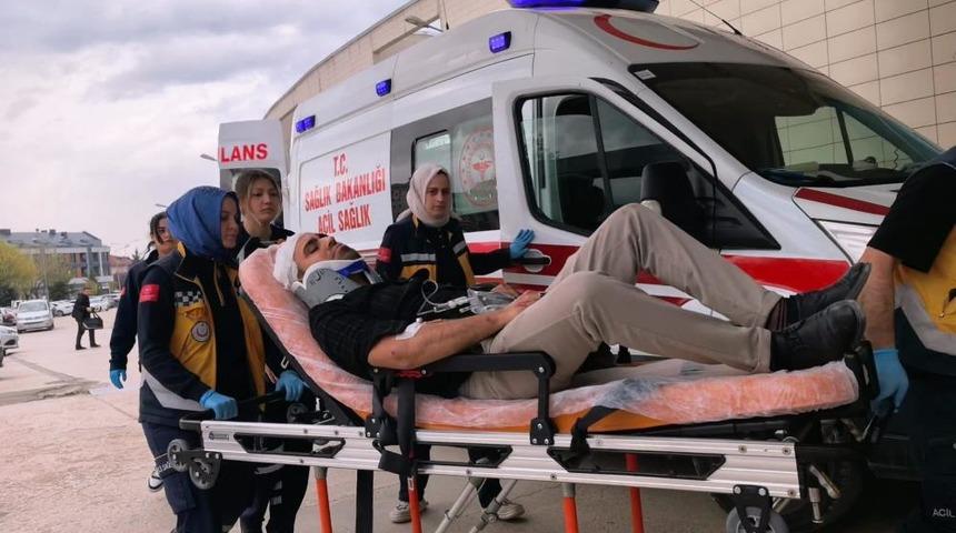 İş yerine sopalarla girip ortalığı savaş alanına &ccedil;evirdiler: 4 yaralı