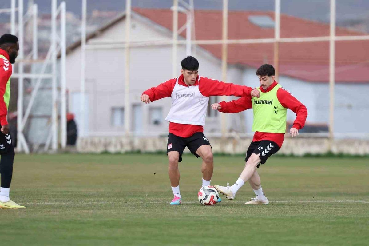 Sivasspor&rsquo;da Esenler Erokspor ma&ccedil;ı hazırlıkları s&uuml;r&uuml;yor 1