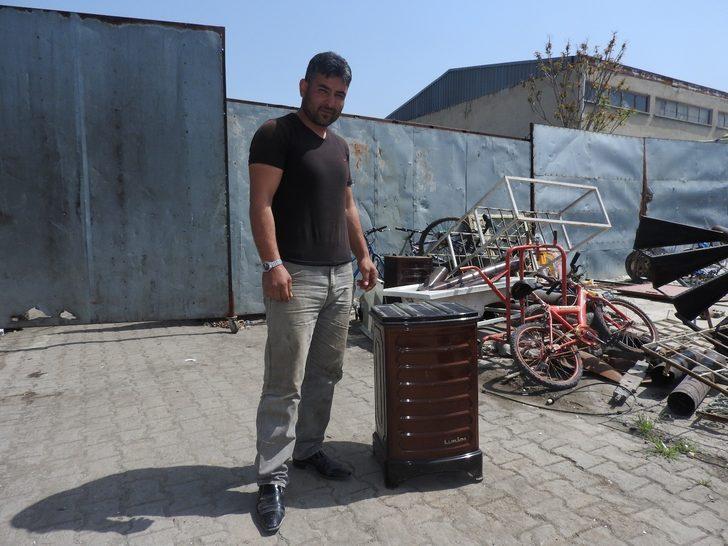 Hurda diye aldı, içinden onlarca altın çıktı! G2