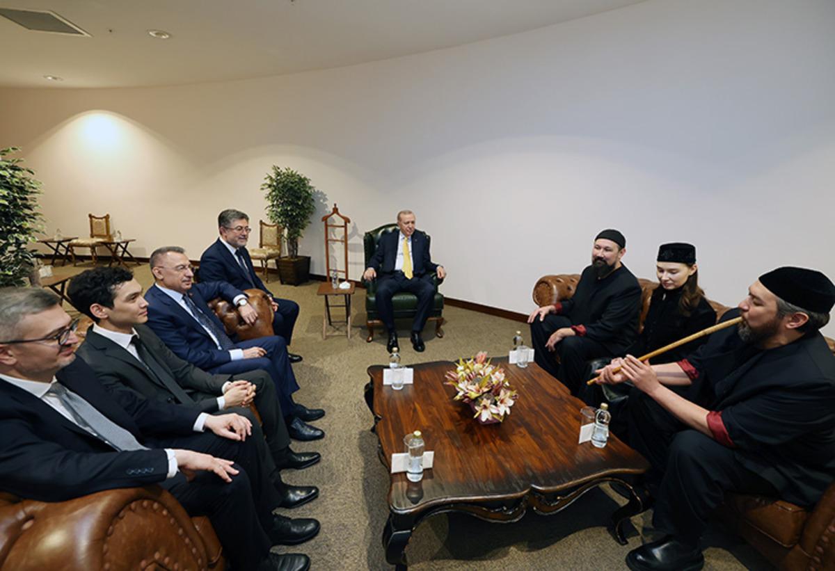  Cumhurbaşkanı Erdoğan, "Ay Yola" m&uuml;zik grubunu kabul etti 1