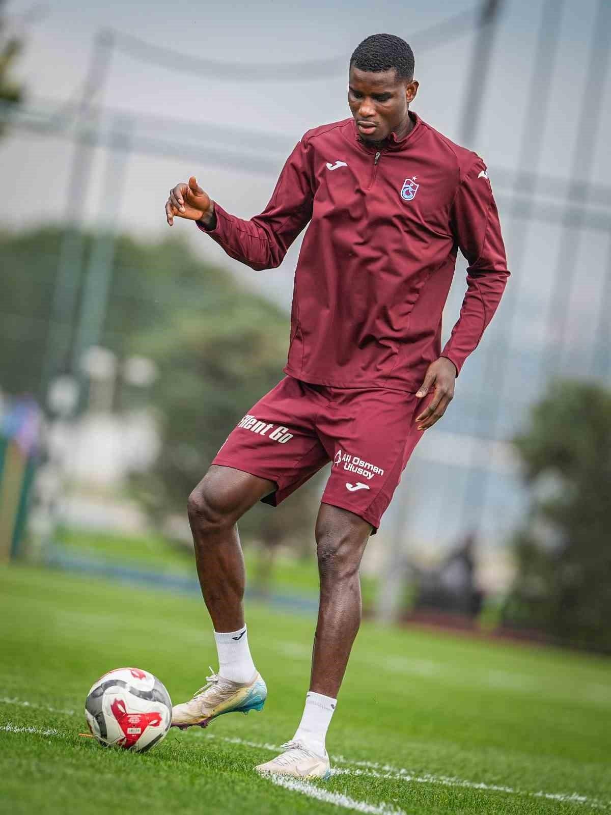 Trabzonspor, Galatasaray ma&ccedil;ı hazırlıklarını s&uuml;rd&uuml;rd&uuml; 1