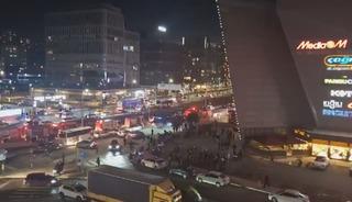 İstanbul'da AVM'de yangın! &Ccedil;ok sayıda ekip sevk edildi