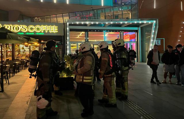 Kağıthane de alışveriş merkezinde &ccedil;ıkan yangın s&ouml;nd&uuml;r&uuml;ld&uuml; 1