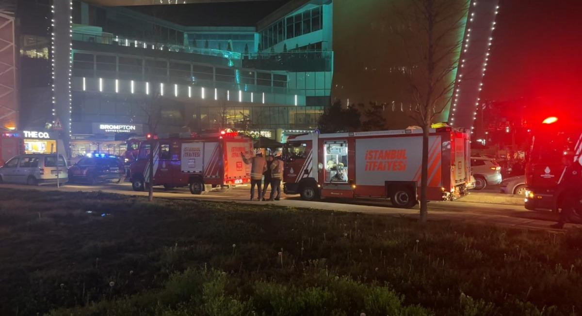 İstanbul Kağıthane de AVM de &ccedil;ıkan yangın s&ouml;nd&uuml;r&uuml;ld&uuml;  2