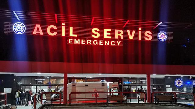 Parkta rastgele bıçak salladı! 2 yaşındaki çocuğu boğazından bıçakladı